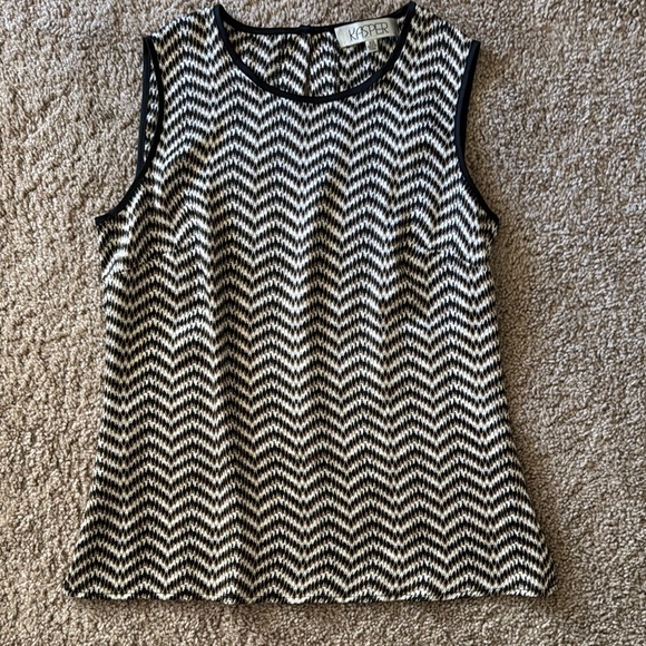 Kasper Tops - 💜 3 for $10 Kasper Black and White Chevron Ribbed Tank Top